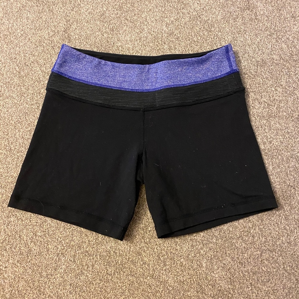 Lululemon size 4 reversible bike shorts 4” inseam